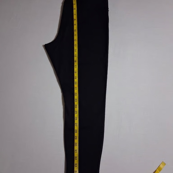 Black Fabletics Motion 365 Leggings / Black Fabletics Leggings - Picture 7 of 8